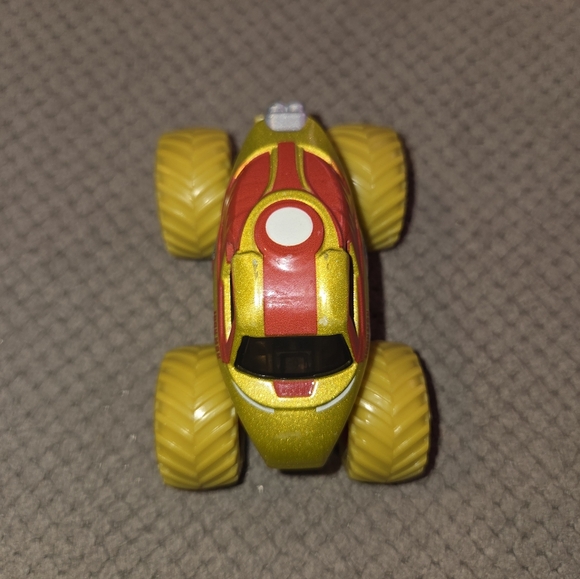 2024 Iron Man MONSTER JAM Marvel Truck 1/64 Spin Master Series - Picture 2 of 16